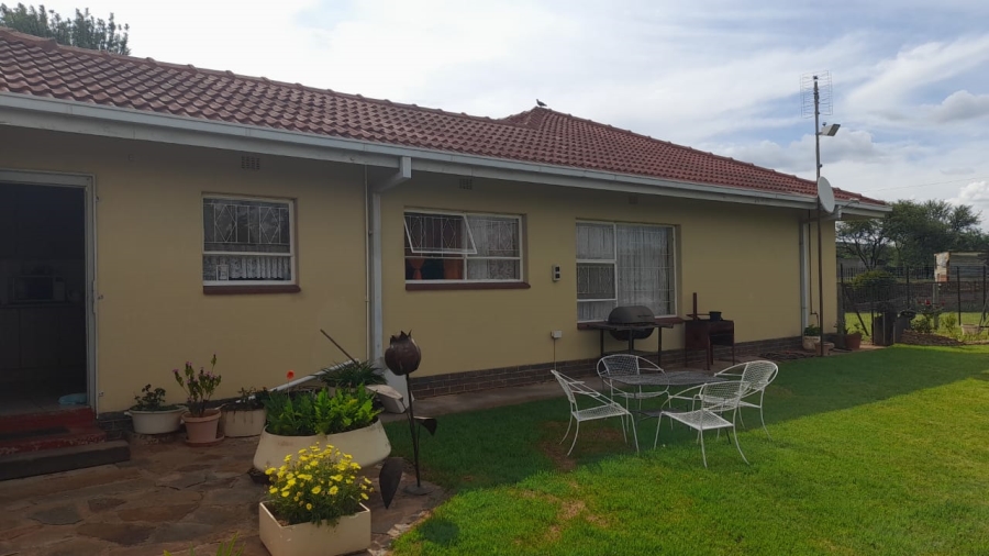 3 Bedroom Property for Sale in Hartbeesfontein North West